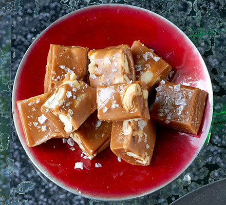 Cashew caramels