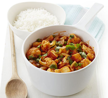 Cauliflower, paneer & pea curry