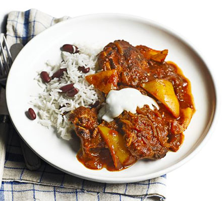 Spicy chicken with rice & beans