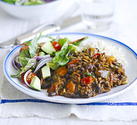 Chilli beef with black beans and avocado salad