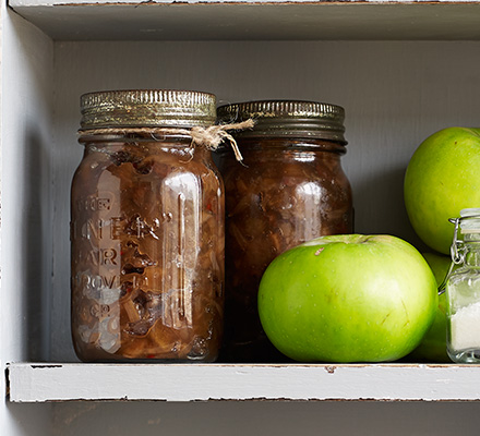 Bramley & walnut chutney