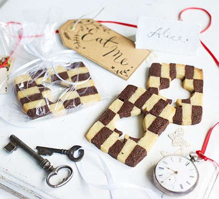 Alice in Wonderland wedding cookies