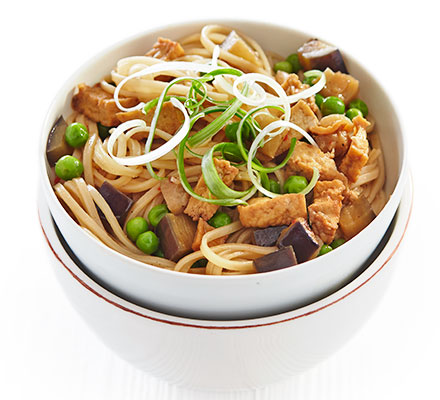 Gingered tofu, aubergine & pea noodles