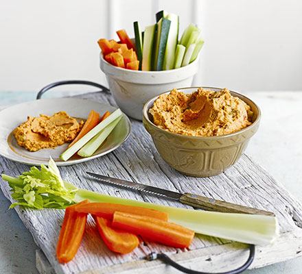 Pepper & walnut hummus with veggie dippers