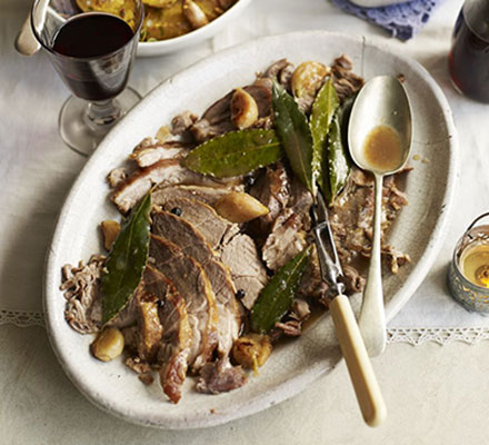 Lamb shoulder with bay leaves & juniper berries