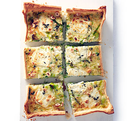 Leek & goat’s cheese traybake tart