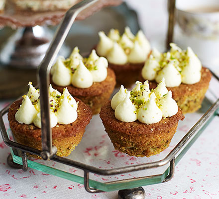 Little pistachio cakes