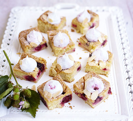 Blackberry & apple mallow traybake