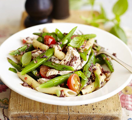 Tapenade chicken pasta with runner beans