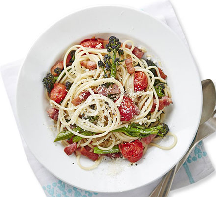 Bacon, tomato & broccoli pasta