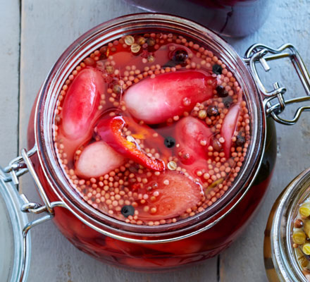 Pickled radishes with ginger & chilli