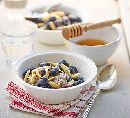 Vanilla-almond chia breakfast bowl