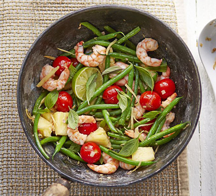 Thai prawns with pineapple & green beans