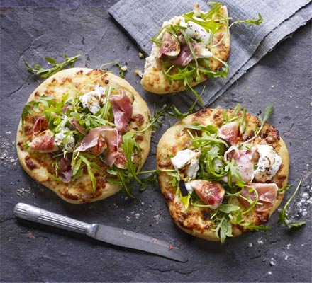 Fig & prosciutto pizzettas