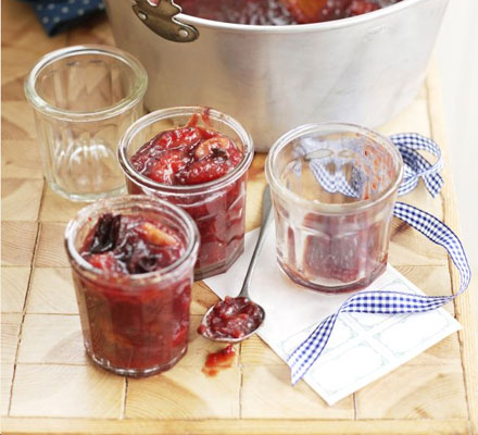 Spicy plum & apple chutney