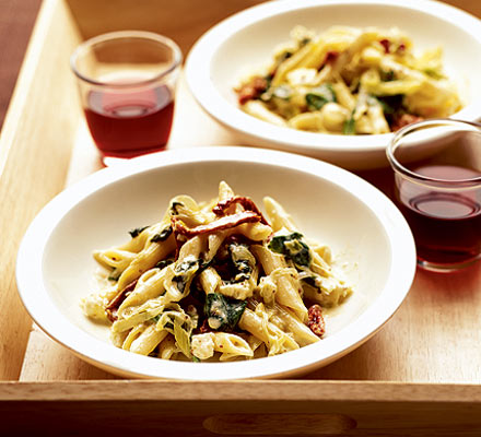 Cheesy leek & spinach pasta