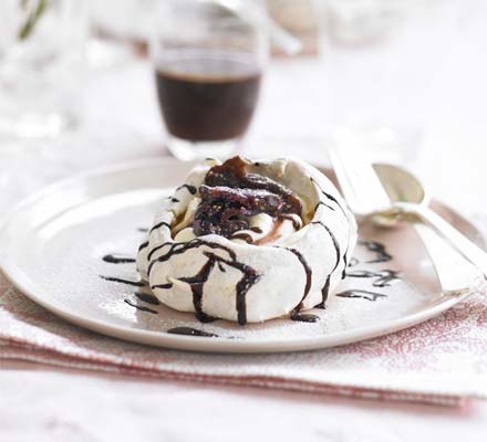 Mulled spiced Pavlovas