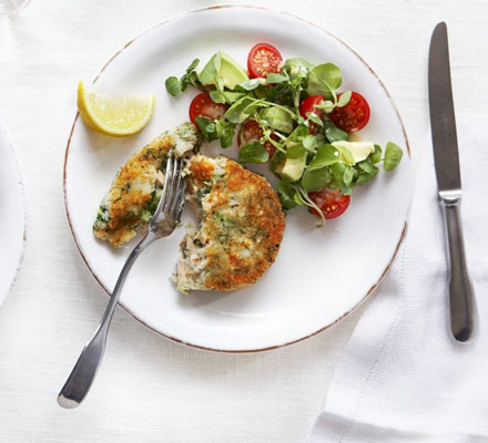 Salmon & broccoli cakes with watercress, avocado & tomato salad