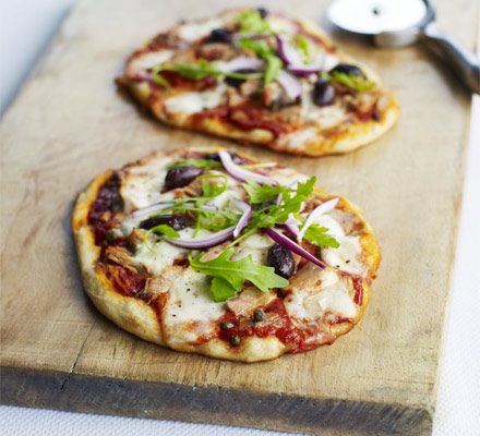 Tuna, olive & rocket pizzas