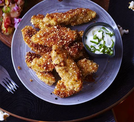 Popcorn chicken with zingy soured cream dip