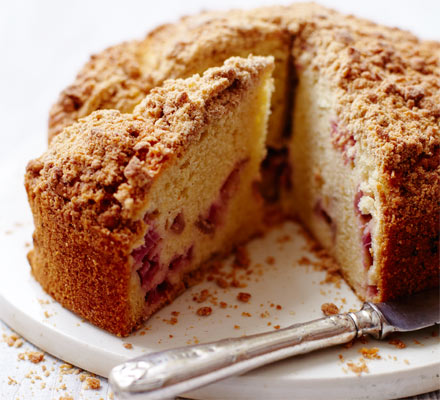 Rhubarb crumble cake