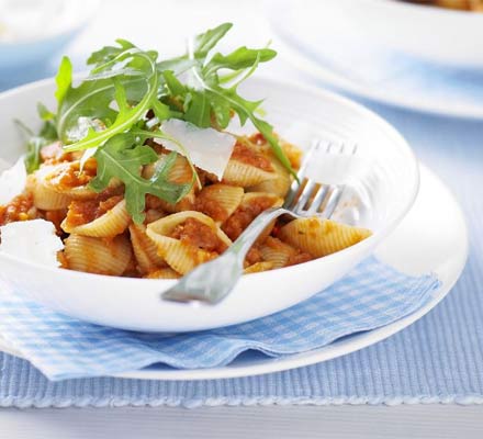 Pasta with tomato & hidden veg sauce