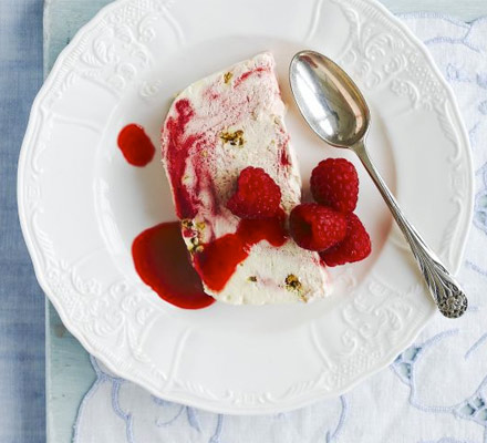 Iced raspberry cranachan