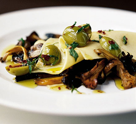 Open lasagne of mushrooms & olives