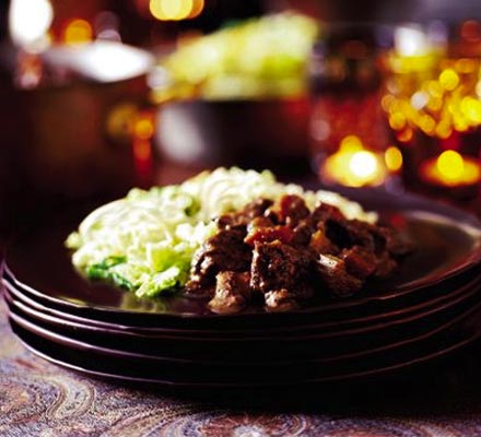 Creamy Savoy cabbage with carrots