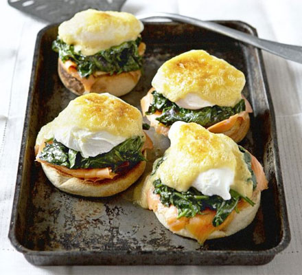 Spinach & smoked salmon egg muffins