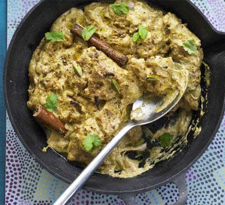 Yogurt & almond chicken curry