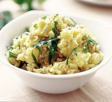 Crushed potatoes with rocket & lemon