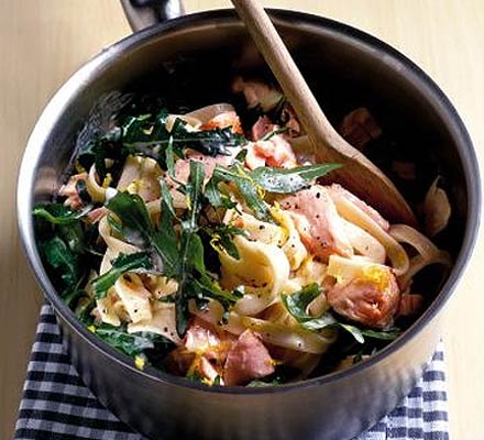 Salmon & rocket pasta