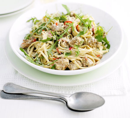 Creamy sausage & rocket linguine