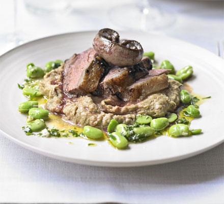 Rump of lamb, kidneys, shallot purée & broad beans