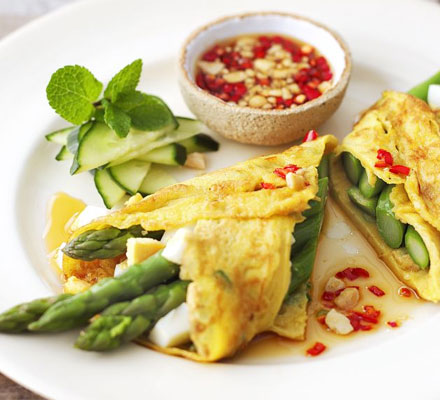 Asparagus coconut crêpes with sweet chilli sauce