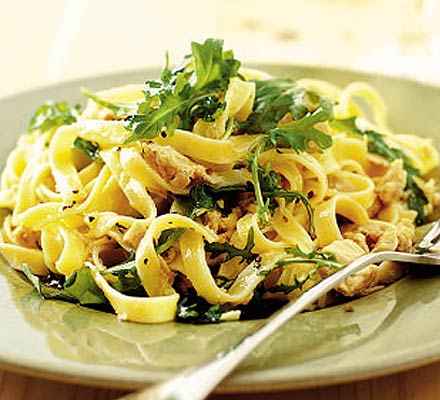 Tagliatelle with tuna, lemon & rocket