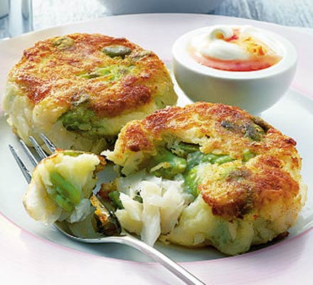 Summer fish cakes with chilli cream