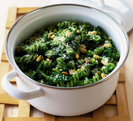 Fusilli with glorious green spinach sauce