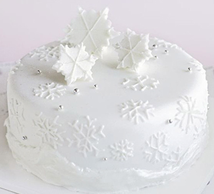 Sparkling snowflake cake