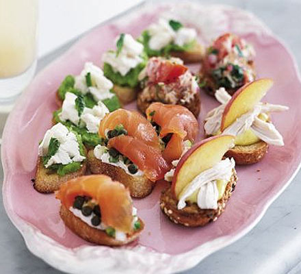 Classic smoked salmon crostini