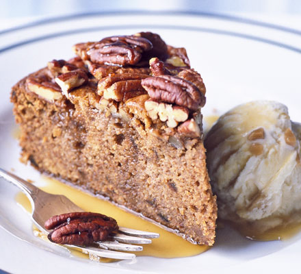 Pecan toffee cake