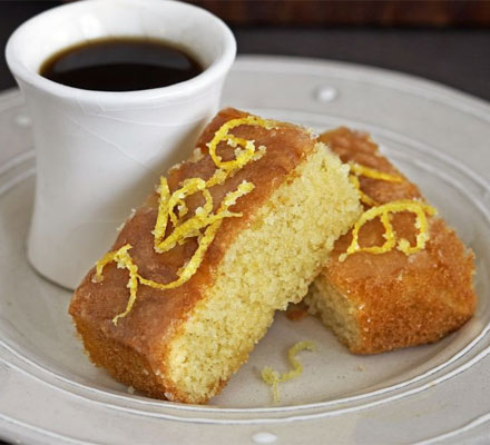 Swirly lemon drizzle fingers