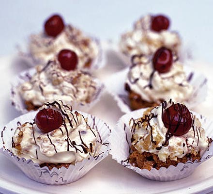 Cherry cream sundaes