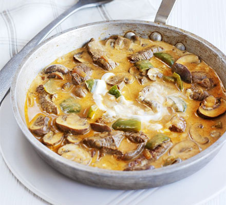 Quick steak & mushroom stroganoff