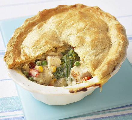 Crumbly chicken & mixed vegetable pie