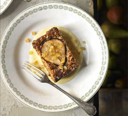 Pear parkin pudding with custard