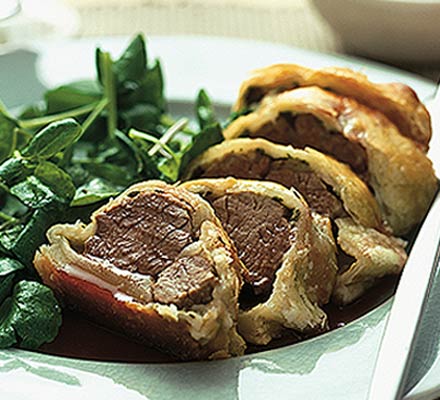 Lamb en croûte with redcurrant sauce