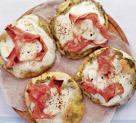 Mozzarella, ham & pesto pizzas