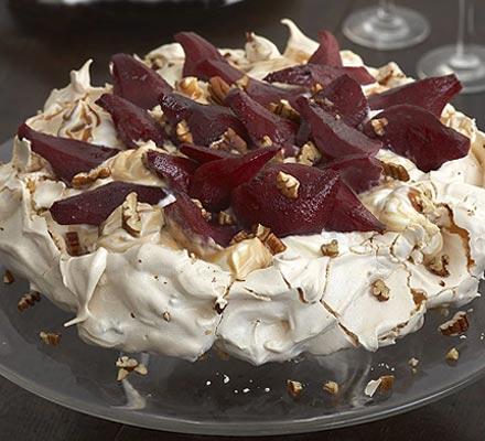 Pecan toffee meringue with mulled pears